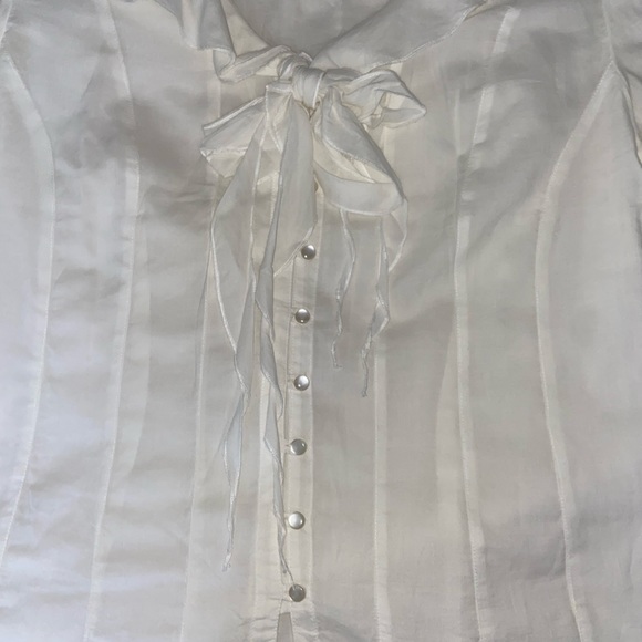 White button down shirt with bow tie at the top - Picture 3 of 7